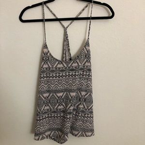 Tank top w/ triangular patterns